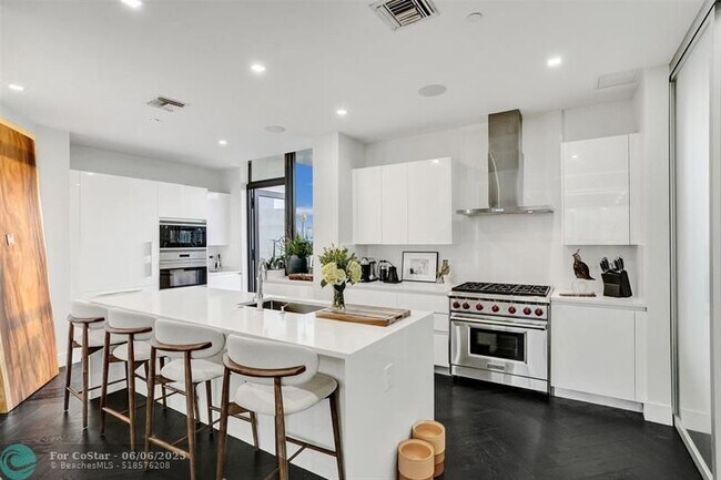 Building Photo - 20 Isle of Venice Dr