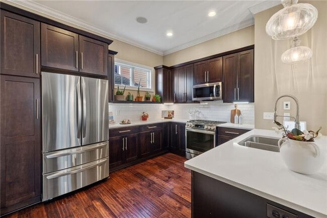 Building Photo - 261 1st St