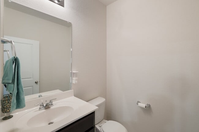 Building Photo - Private Cul-de-Sac Living with Spacious Backyard