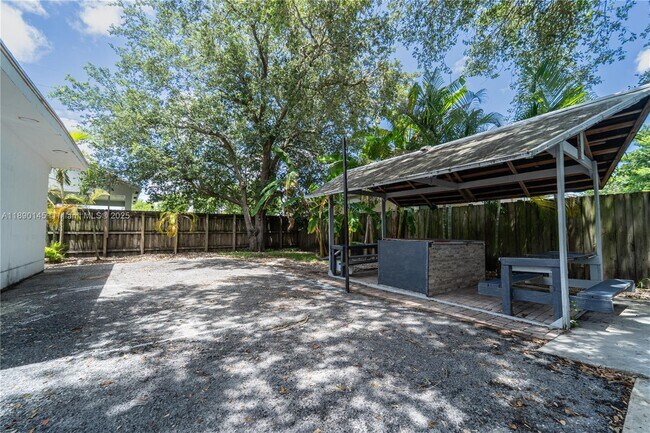 Building Photo - 5725 NW 24th Ave