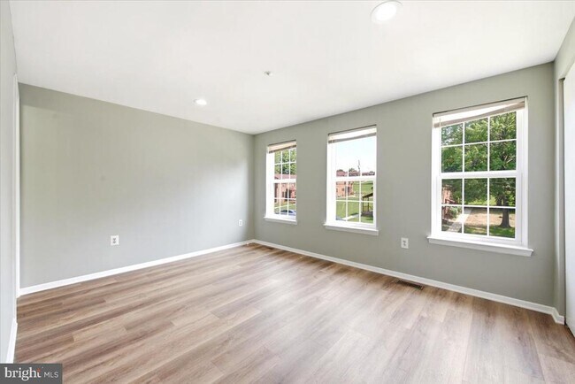Building Photo - 3426 Round Rd