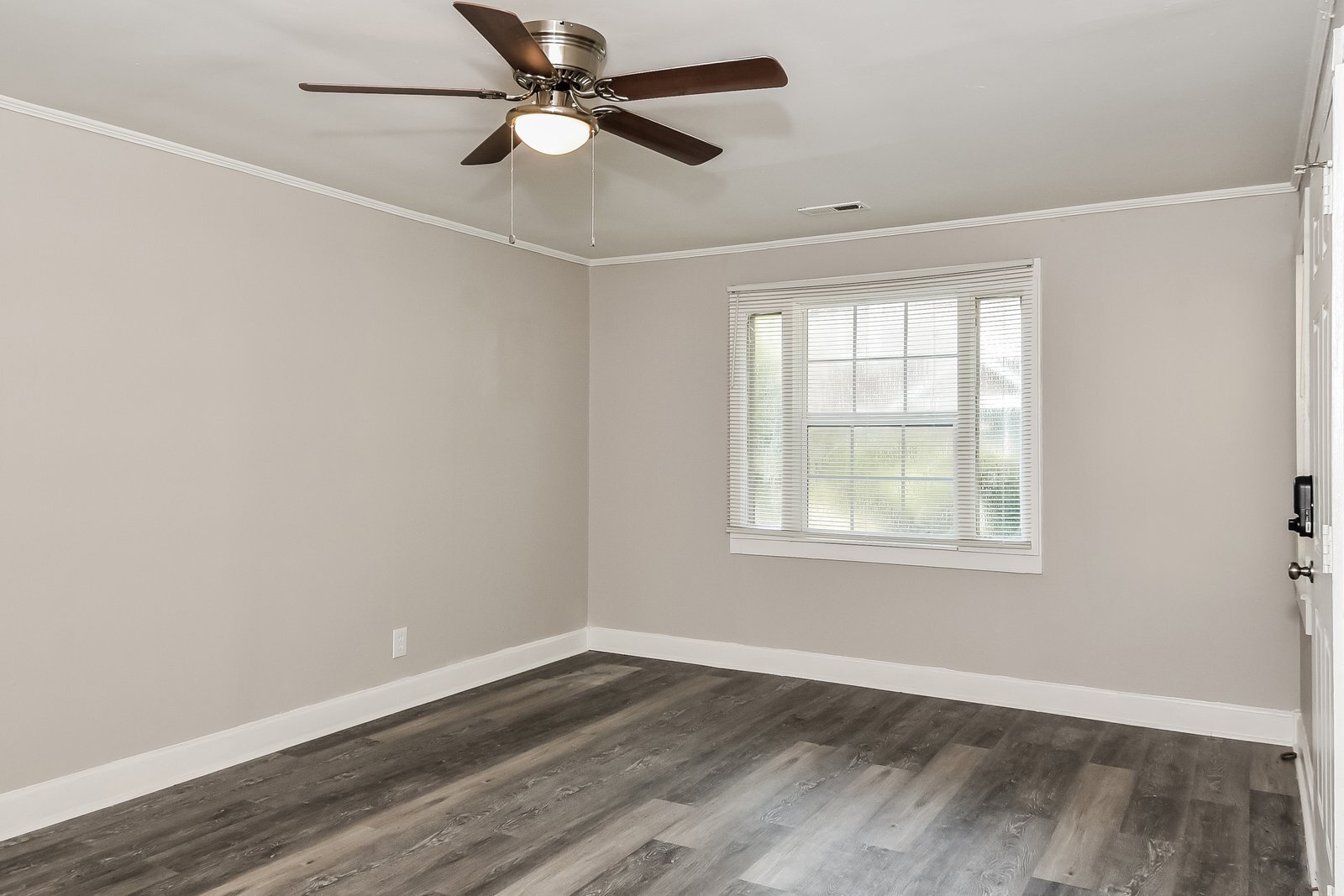 Building Photo - 613 Chesnut St