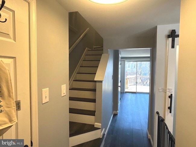 Building Photo - 9405 Chippenham Dr