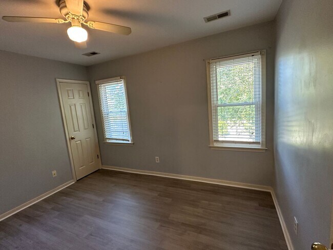 Building Photo - For Rent: Charming 4-Bedroom Colonial in C...