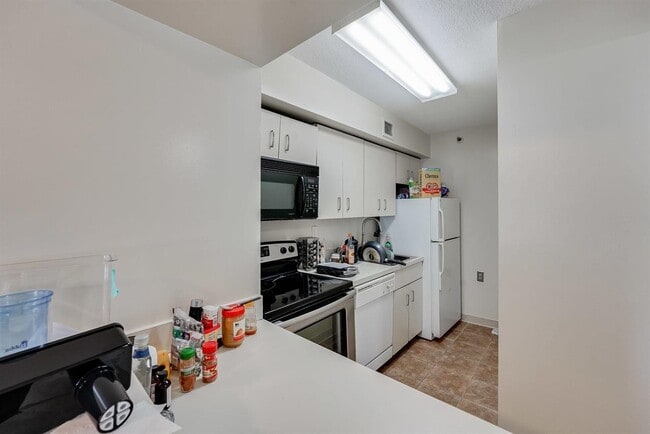 Building Photo - 551 Observer Hwy