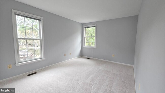 Building Photo - 10 Forest Brook Ct