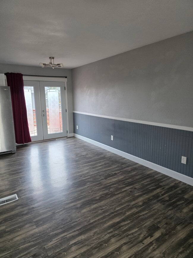 Building Photo - 1600 Pinto Ln