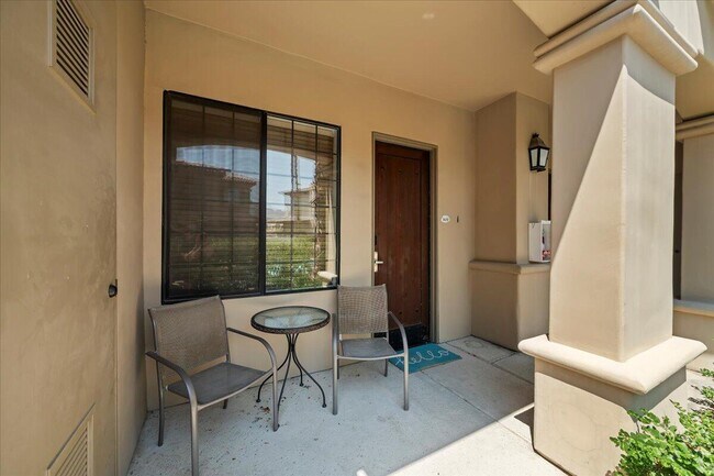 Building Photo - 50610 Santa Rosa Plz