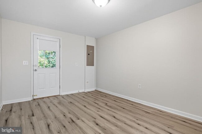 Building Photo - 43742 Tolamac Dr