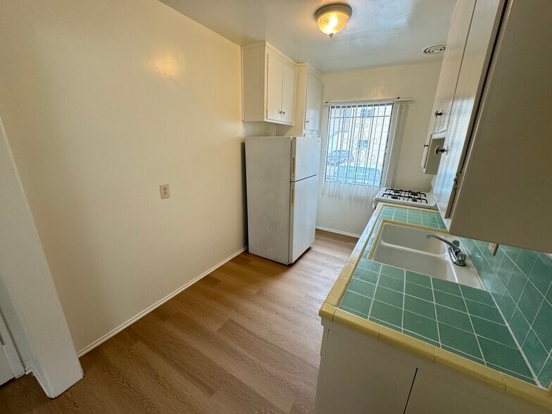 Building Photo - 5102 Inglewood Blvd