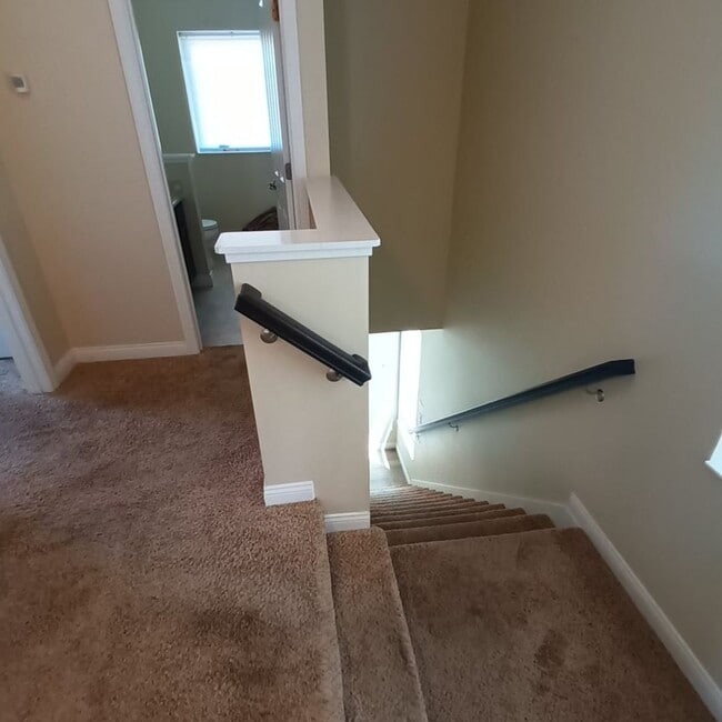 Building Photo - 3 Bd 2.5 Ba