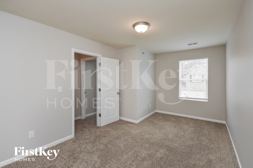 Building Photo - 2044 Reavis Blf NE