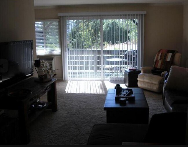 Building Photo - 361 Masters Ct
