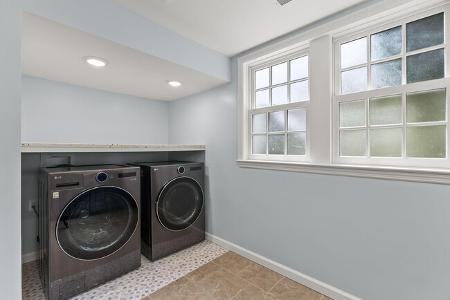 Building Photo - 309 Greenbriar Rd