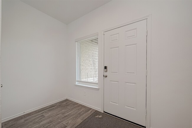 Building Photo - 24330 Elmwood Falls Dr