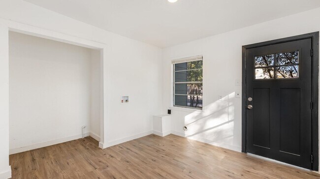 Building Photo - 2600 Morales St