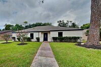 Building Photo - 2318 Turtle Creek Dr