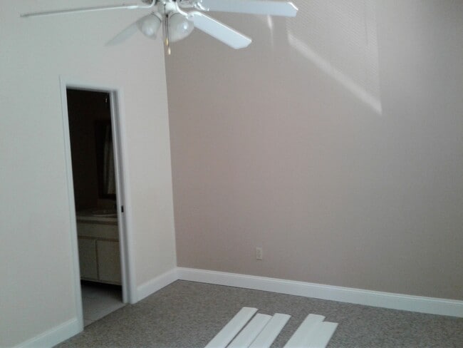 Building Photo - 401 Sandlewood Cove