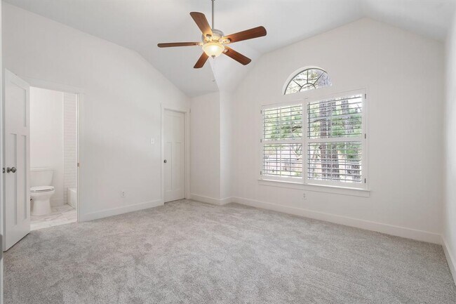 Building Photo - 14 Long Springs Pl