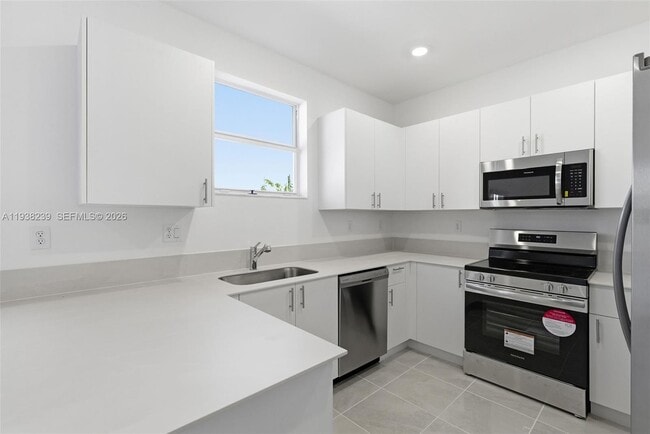 Building Photo - 2705 SE 25th Ave