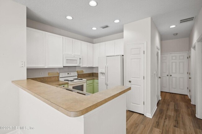 Building Photo - 12301 Kernan Forest Blvd