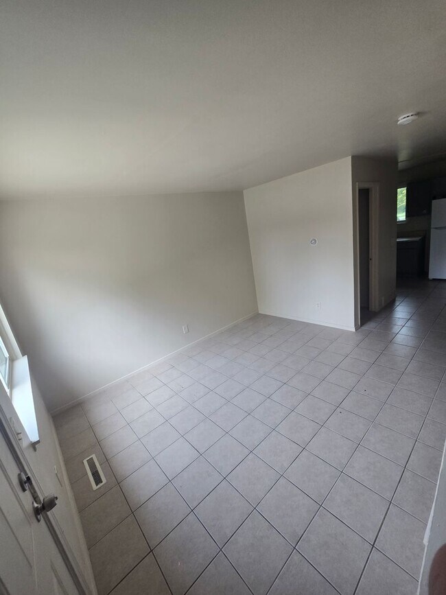 Building Photo - 1304 Braley St