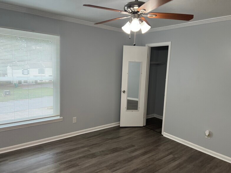 Building Photo - 6419 Baker Ct