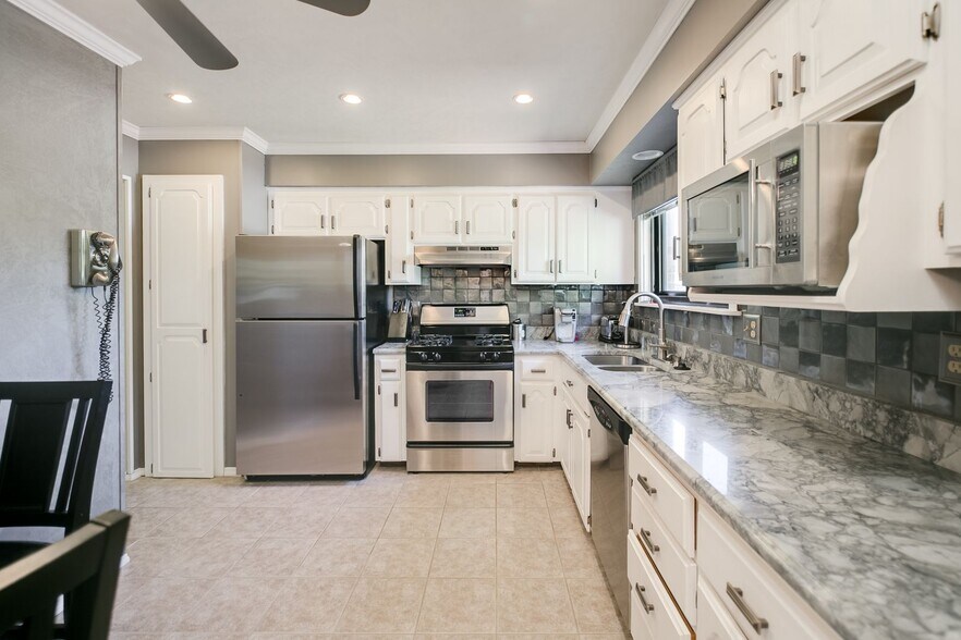 Building Photo - 2711 Sky Hill Ct