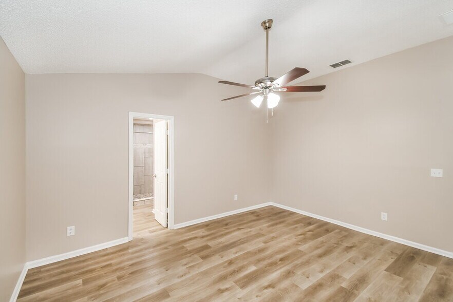 Building Photo - 1418 Runes Ct