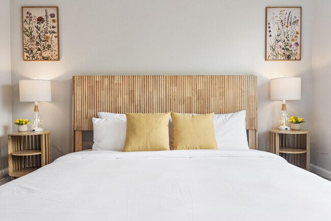 Building Photo - 8054 Exchange Dr