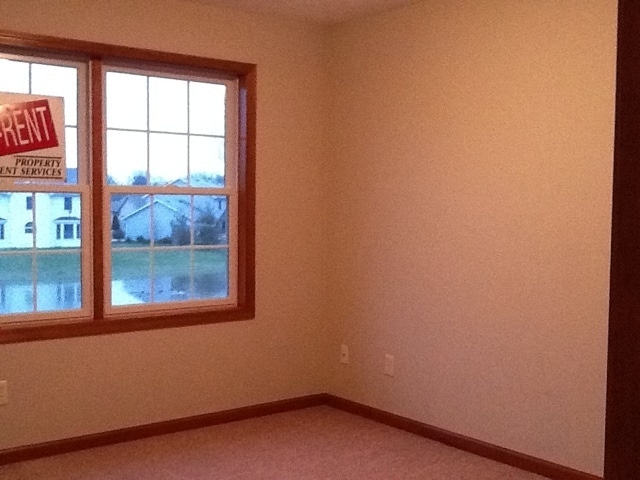 Building Photo - Beautiful Executive 3 Bedroom Condo!