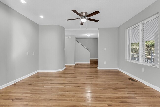 Building Photo - 5844 Hart Rd
