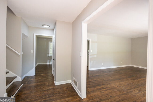 Building Photo - 2689 Collier Dr NW