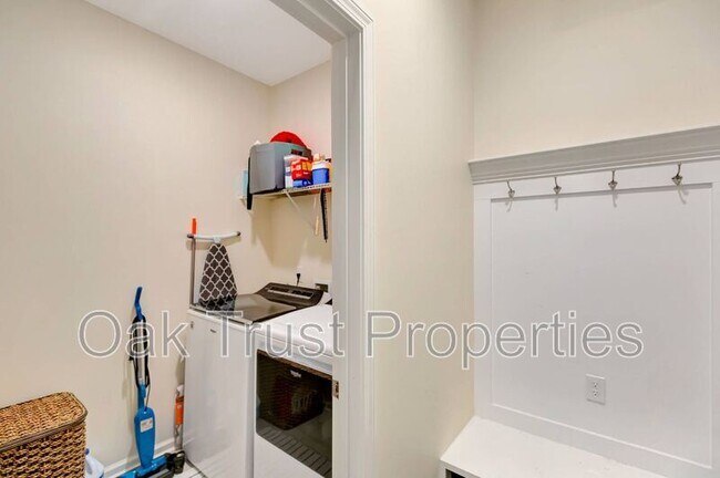 Building Photo - 142 Airy Dr