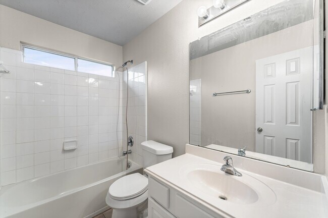 Building Photo - 16927 Terrace Park Dr