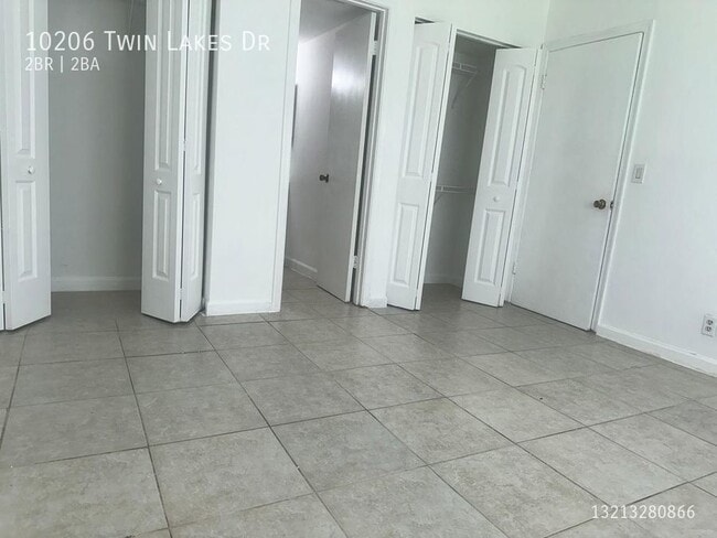 Building Photo - 10206 Twin Lakes Dr