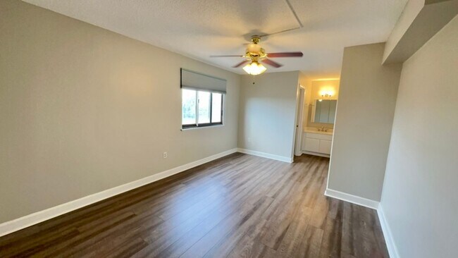 Building Photo - Newly Renovated Condo Located In Highly Desirable Area Of Forest Acres!