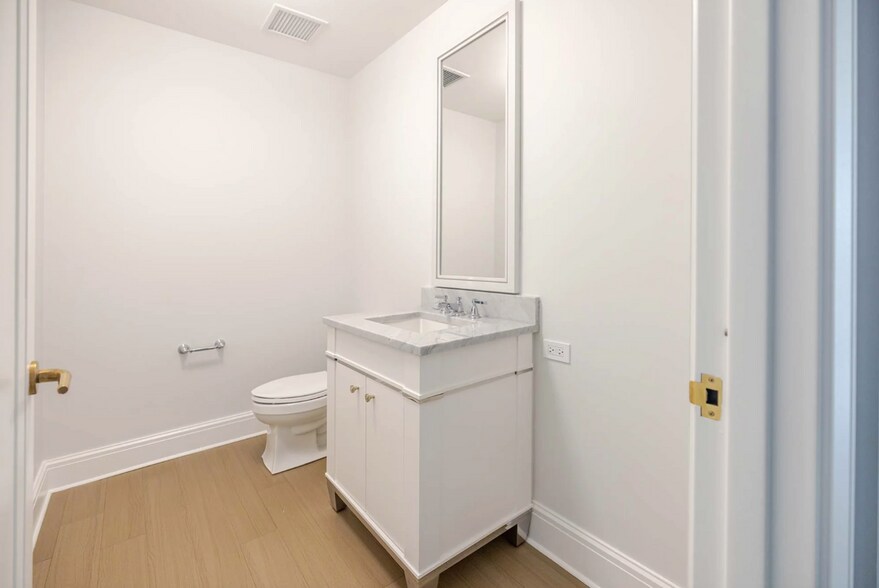 Building Photo - 502 E Illinois St