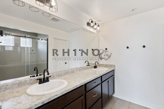 Building Photo - 14291 S Ashvale dr