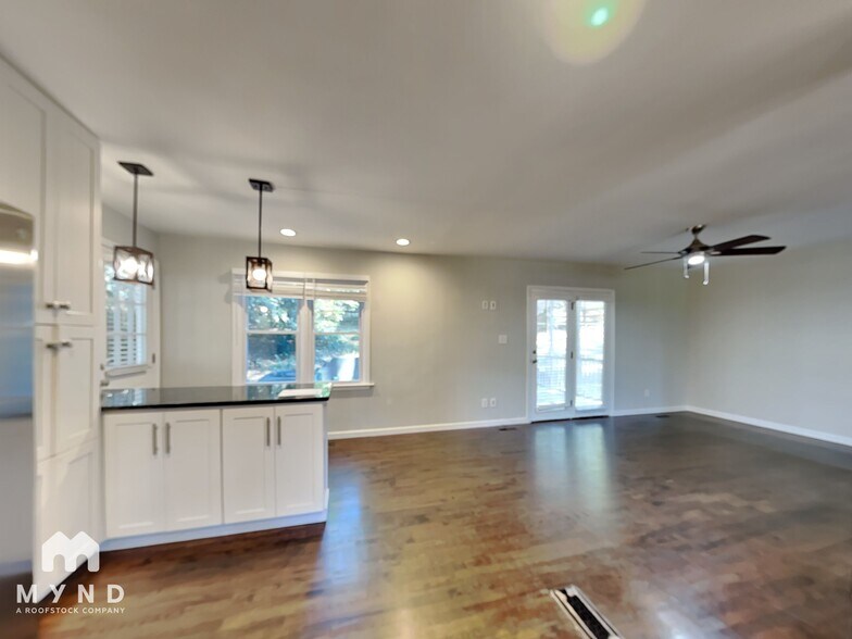 Building Photo - 108 Wellington Dr