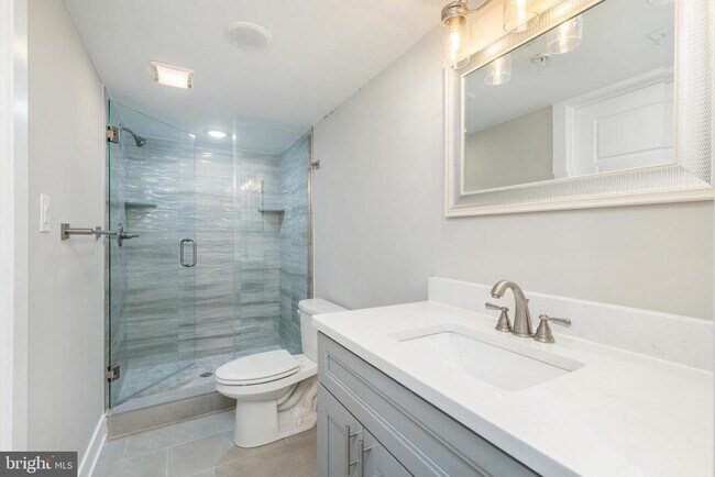 Building Photo - 103 E Duval St