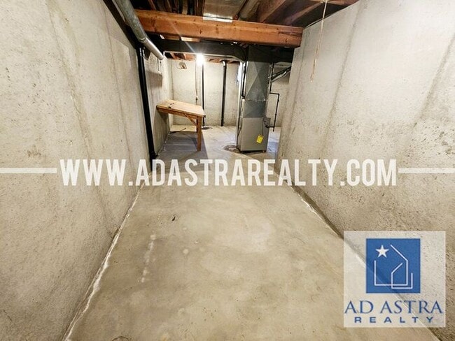 Building Photo - Beautiful Updated Duplex in Grandview-Available in MAY!!