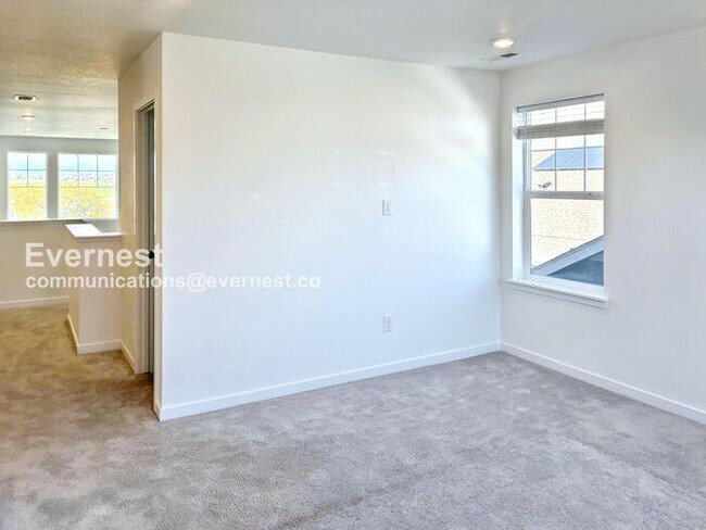 Building Photo - 740 Columbia St