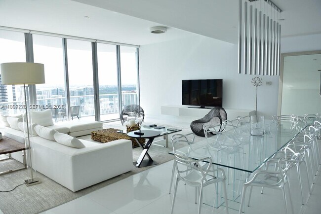 Building Photo - 17475 Collins Ave