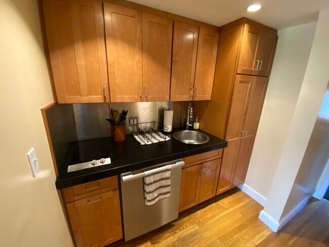 Primary Photo - 113 W Dedham St