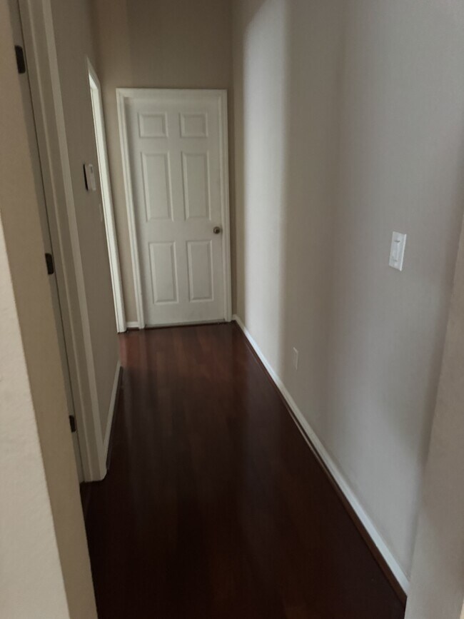 Building Photo - 468 Pinewood Dr