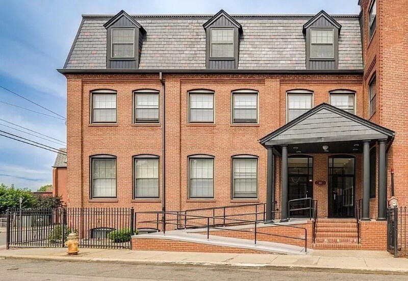 Building Photo - 10 Weston Ave