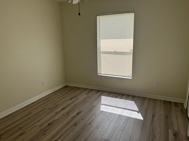 Building Photo - 870 Rue Labeau Cir
