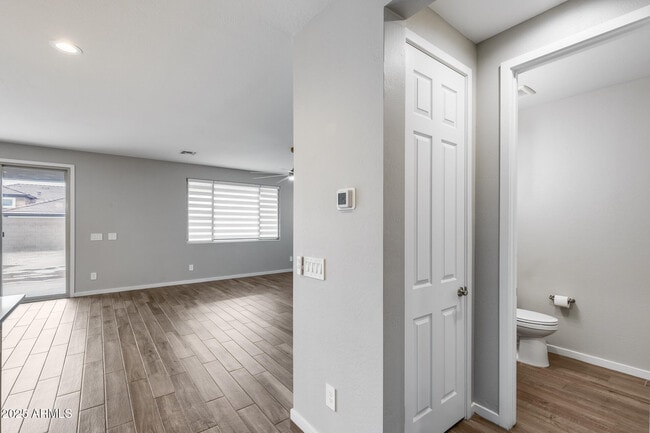 Building Photo - 17635 W Red Fox Rd