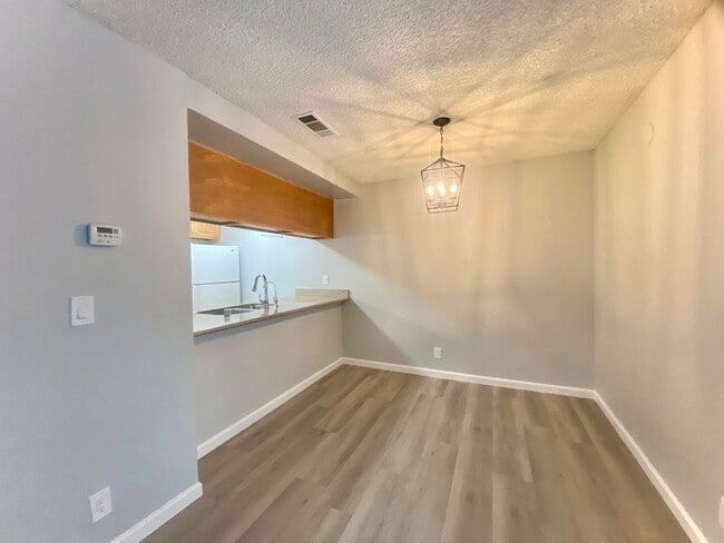 Building Photo - Charming 2-bedroom townhome in Fremont